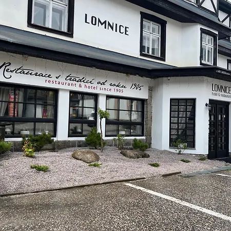 ホテル Lomnice
