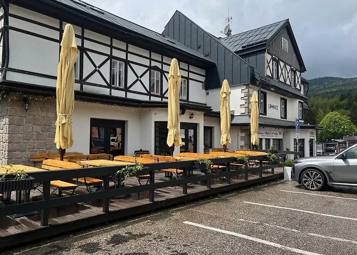 Lomnice 호텔